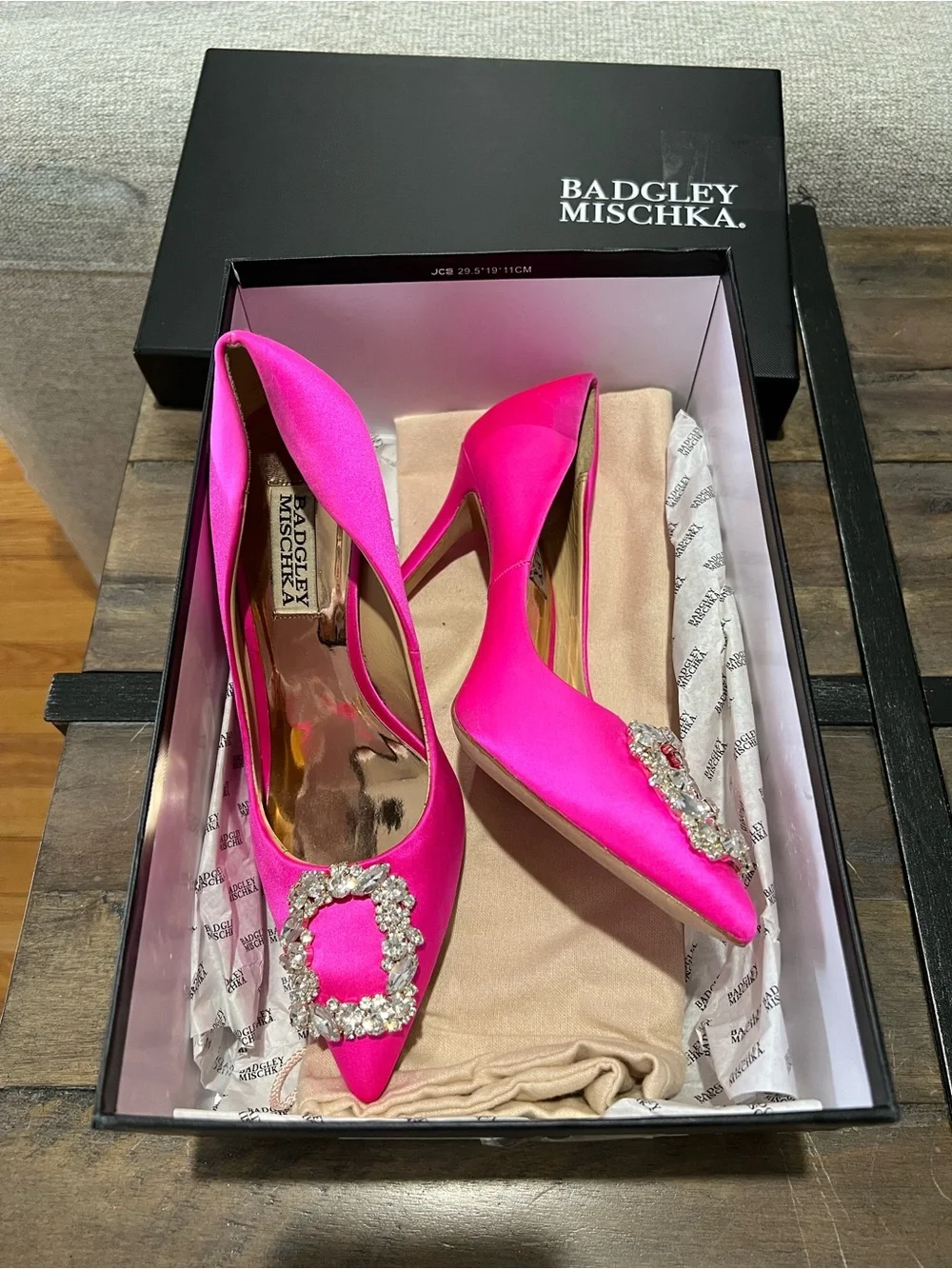 Badgley Mischka Hot Pink Satin Heels Pump Stiletto Pointed Toe Rhinestone Size 6